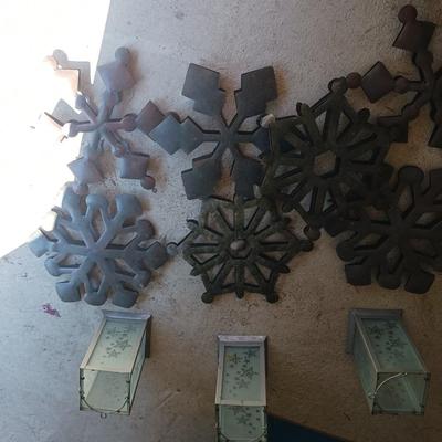 3D METAL SNOWFLAKES AND 3 CANDLE LANTERNS