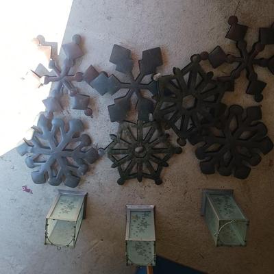 3D METAL SNOWFLAKES AND 3 CANDLE LANTERNS