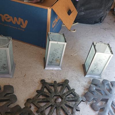 3D METAL SNOWFLAKES AND 3 CANDLE LANTERNS