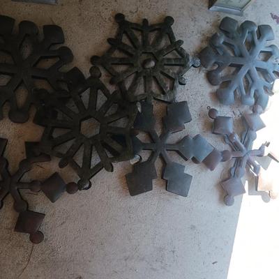 3D METAL SNOWFLAKES AND 3 CANDLE LANTERNS