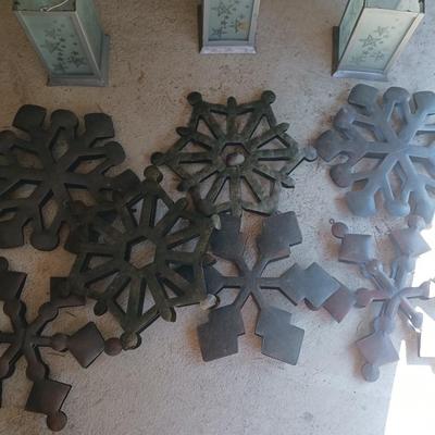 3D METAL SNOWFLAKES AND 3 CANDLE LANTERNS