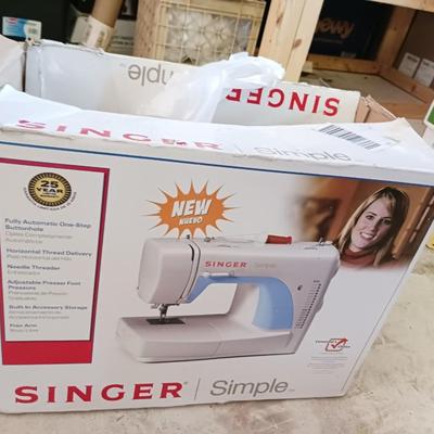 SINGER SIMPLE SEWING MACHINE