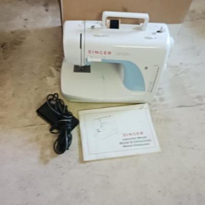 SINGER SIMPLE SEWING MACHINE