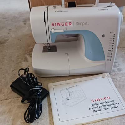 SINGER SIMPLE SEWING MACHINE