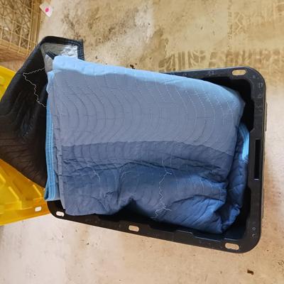 2 MOVING BLANKETS AND A STORAGE TOTE
