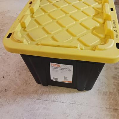 2 MOVING BLANKETS AND A STORAGE TOTE