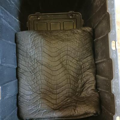 2 MOVING BLANKETS AND A STORAGE TOTE