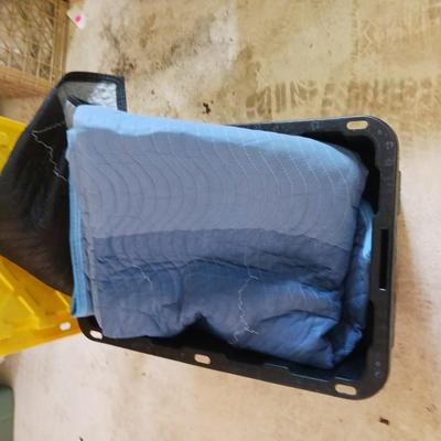 2 MOVING BLANKETS AND A STORAGE TOTE