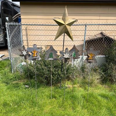 STAKED METAL YARD DECOR