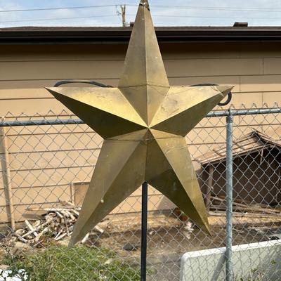 STAKED METAL YARD DECOR