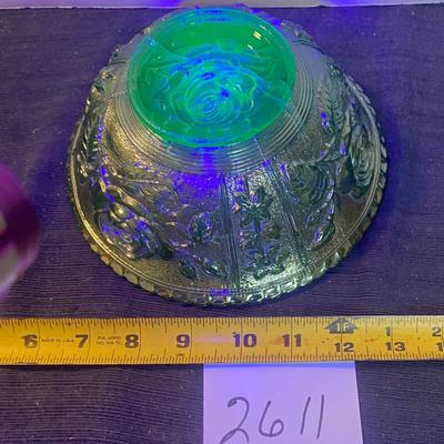 Vintage Carnival Green Emerald Glass Bowl