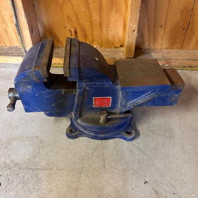 SWIVEL BASE BENCH VISE