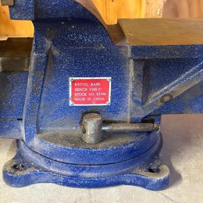 SWIVEL BASE BENCH VISE