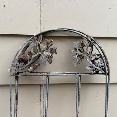 2 TRELLIS AND OTHER METAL GARDEN DECOR