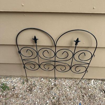 2 TRELLIS AND OTHER METAL GARDEN DECOR