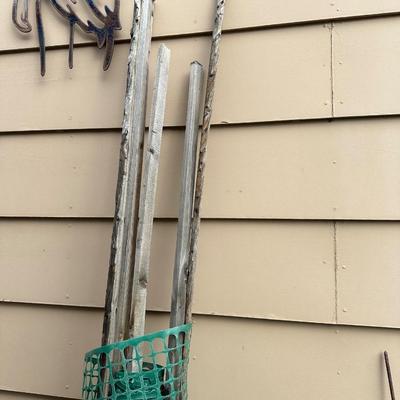 TEMPORARY FENCING WITH POLES