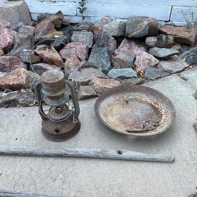 AN ASSORTMENT OF ANTIQUE/PRIMITIVE FARMING PIECES