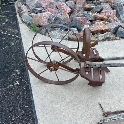 AN ASSORTMENT OF ANTIQUE/PRIMITIVE FARMING PIECES