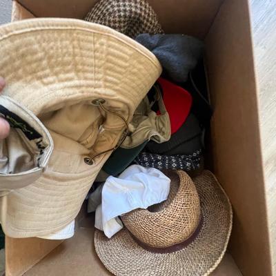Men’s Clothing & Hat Lot