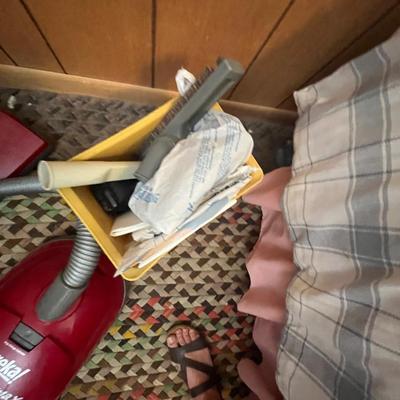 Lot 762 Cansiter vac