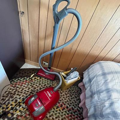 Lot 762 Cansiter vac