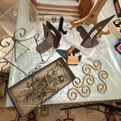 Lot 768 Display items