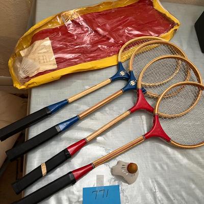 Lot 771 Badminton set
