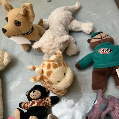 Lot 781 Stuffed animals