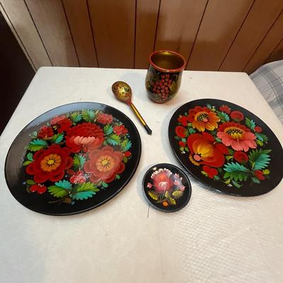 Lot 782 Russian laquored items