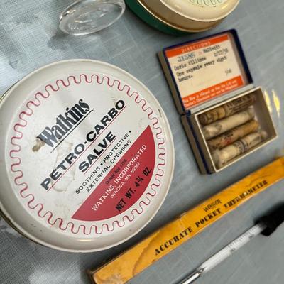 Lot 794 Vintage bathroom items