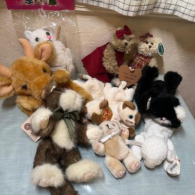 Lot 797 Stuffed animals
