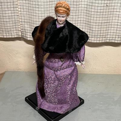 Lot 820 Fancy lady doll