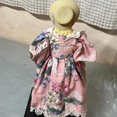 Lot 821 Ceramic doll vintage 90s