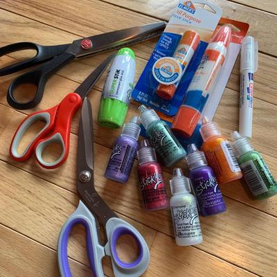 Huge Variety of Art & Craft Supplies (2R-HS)