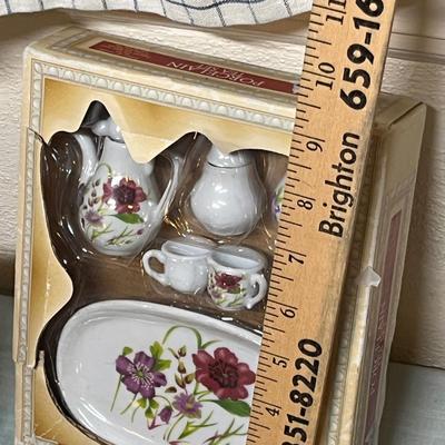 Lot 823 Doll china & other