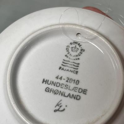 Lot 828 Doll house items