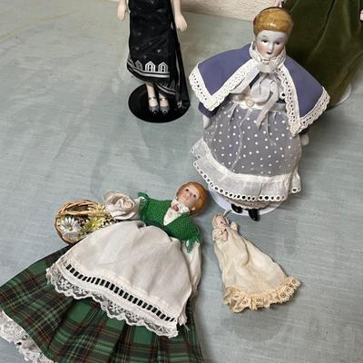 Lot 830 Old ladies dolls