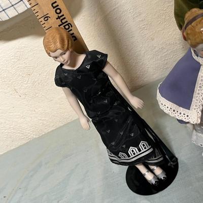 Lot 830 Old ladies dolls