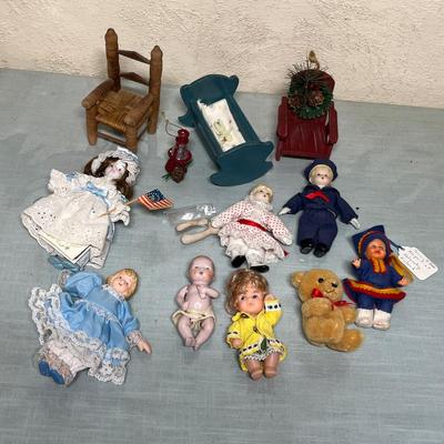Lot 835 Doll house dolls & furniture