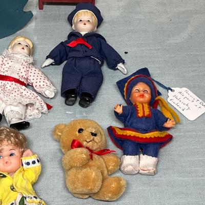 Lot 835 Doll house dolls & furniture