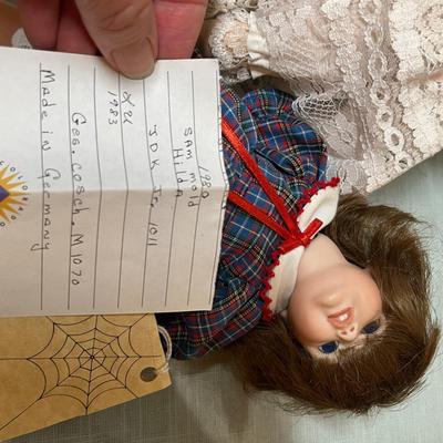 Lot 836 Lot of 5 dolls