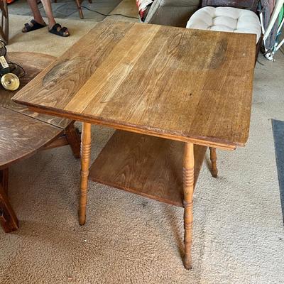 Lot 860 Oak Parlor table