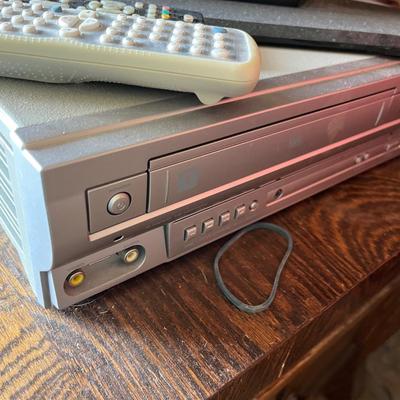 Lot 865 TV & VCR/DVD