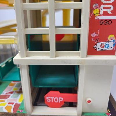 1970's Fisher Price Parking Garage, Cars, Little People