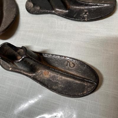 Lot 873 Shoe repair stand