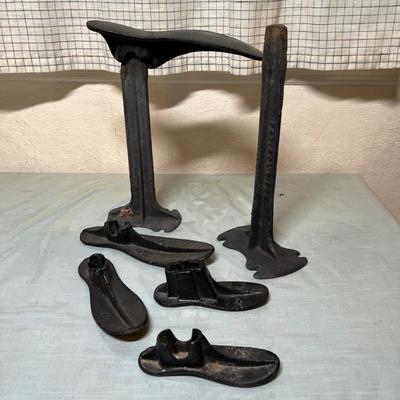 Lot 873 Shoe repair stand