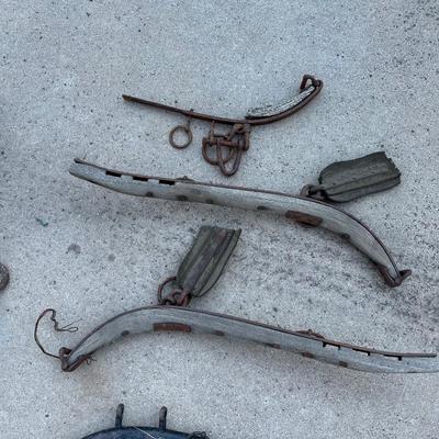 ANTIQUE HORSE HARNESS HAMES AND YOKES