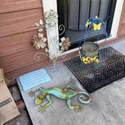 YARD ART