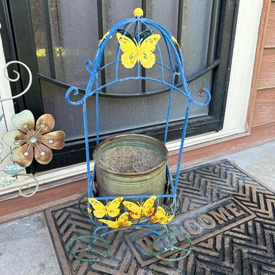 YARD ART