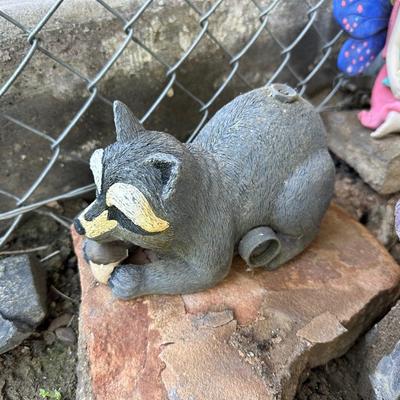 CONCRETE MUSHROOMS AND OTHER YARD ART